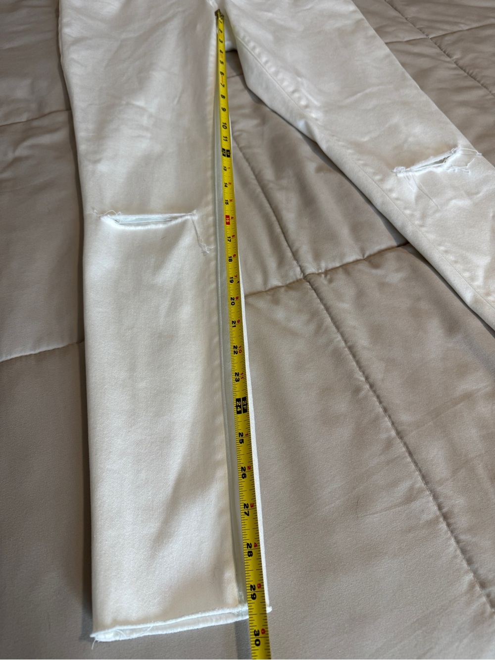 NWT INC Denim White Mid Rise Skinny Jeans Curvy 10/30 Distressed Knee - Picture 12 of 12